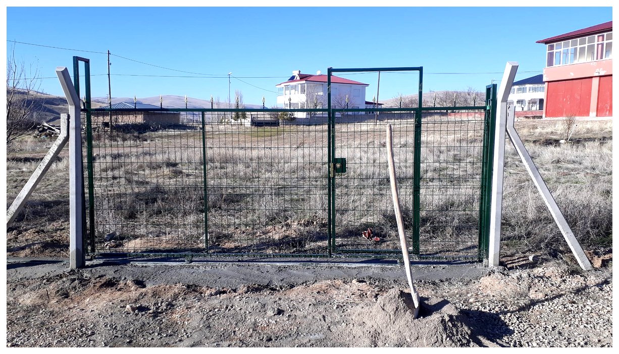 Ev arsa arasında çit montajı uygulaması